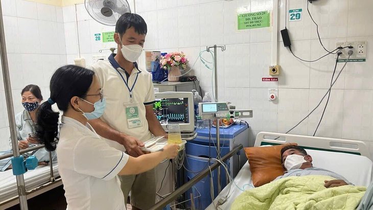 Trong cơn bão số 3, ấm lòng những suất ăn phục vụ tận giường bệnh - Ảnh 1. Trong cơn bão số 3, ấm lòng những suất ăn phục vụ tận giường bệnh - Ảnh 1.