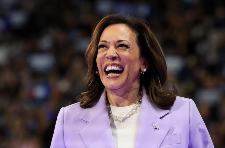 Bà Kamala Harris 'hot' trên TikTok, thu hút lượng lớn cử tri trẻ qua mạng xã hội- Ảnh 1. Chiến dịch tranh cử của bà Harris đang gây được sự chú ý lớn trên các nền tảng mạng xã hội - Ảnh: REUTERS