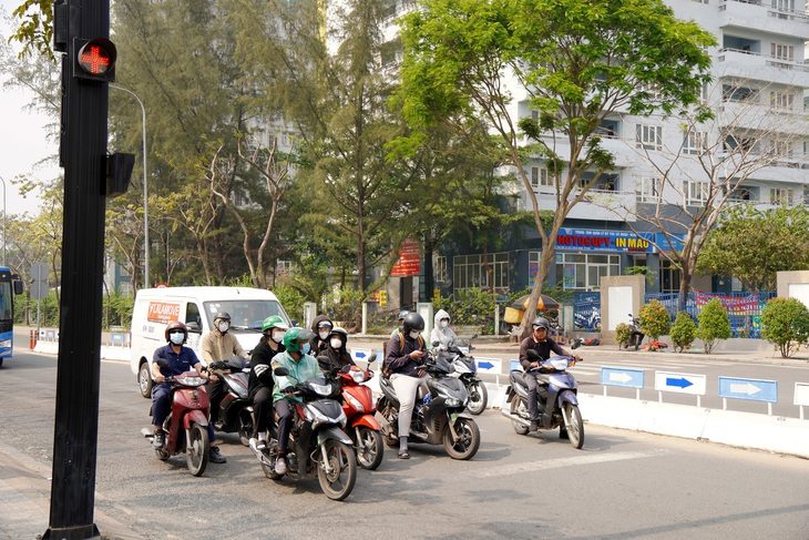anh-5-17-phat-gt-av-read-only-17363836138911791438661 Bạn trẻ đã 'rén' phạt giao thông - Ảnh 1.