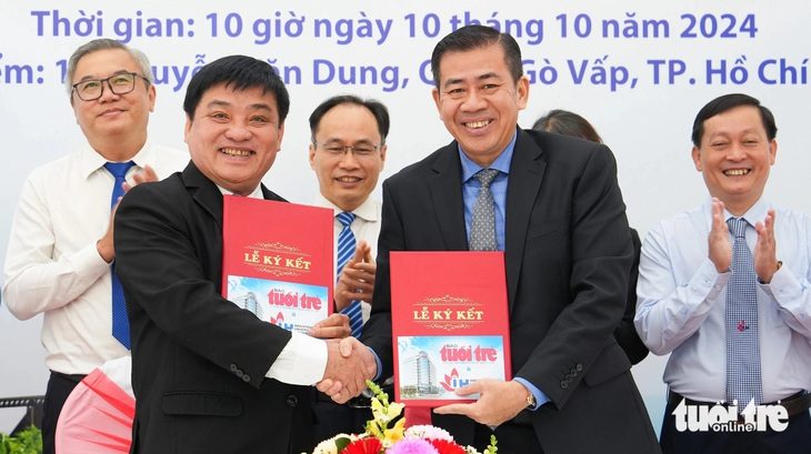 base64-17285390233851118215888 Báo Tuổi Trẻ và Trường đại học Công nghiệp TP.HCM ký kết hợp tác - Ảnh 1.