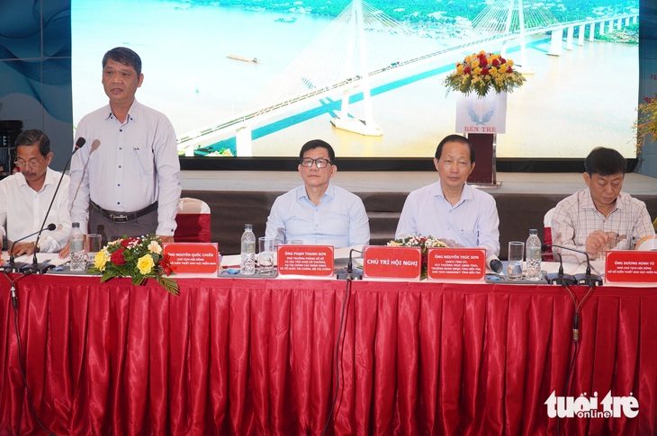 base64-1728630892835277688988 Bà con bán vé số dạo là người ơn, nhưng không thể giúp vì chính sách chưa có - Ảnh 1.