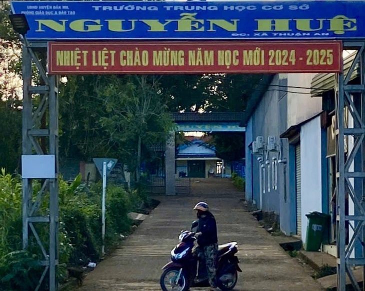base64-17313884235271217640608 Mâu thuẫn trong trường THCS, 2 nam sinh đâm 2 nữ sinh trọng thương lớp 9 - Ảnh 1.