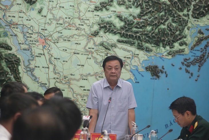 bo-truong-le-minh-hoan-17298561246181290530027 Bão Trà Mi phức tạp, phải chuẩn bị phương án ứng phó cao nhất với - Ảnh 1.