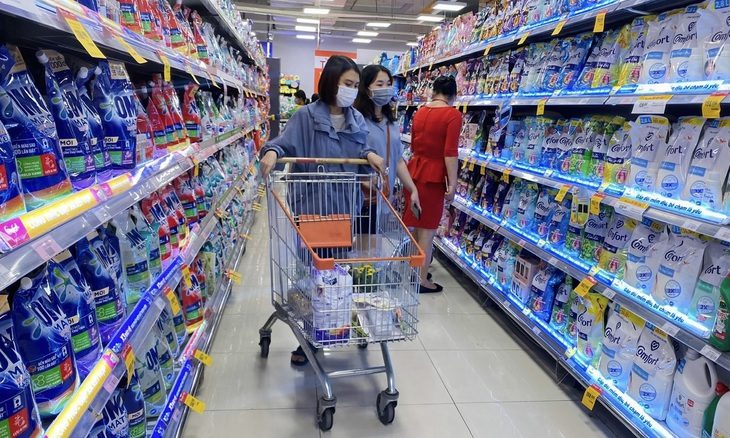 5.000 sản phẩm thiết yếu được Co.opmart trợ giá - Ảnh 1. Khách hàng tiết kiệm tiền triệu khi mua sắm với chương trình trợ giá của Saigon Co.op - Ảnh: MỘC MIÊN
