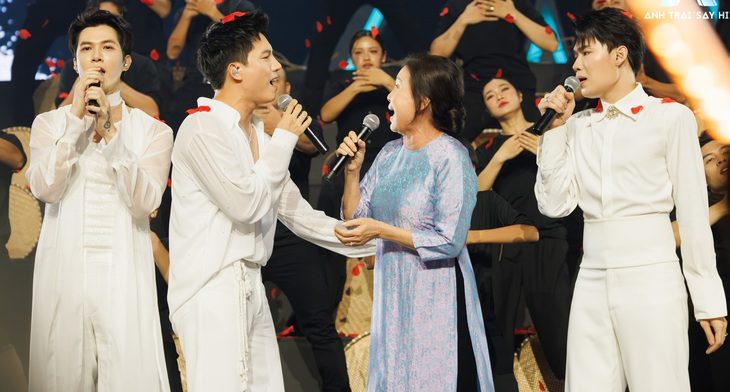 Anh trai say hi 'xin được nói con yêu mẹ', Trấn Thành khóc đến hai lần- Ảnh 1. Anh trai say hi 'xin được nói con yêu mẹ', Trấn Thành khóc đến hai lần - Ảnh 1.