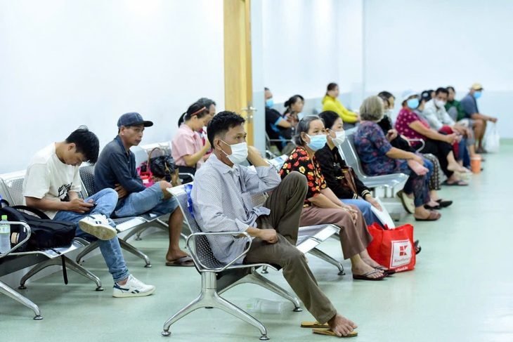 hinh-bn-ung-buou-17293247697061286016028 82% bệnh nhân đến khám tại Bệnh viện Ung Bướu là bệnh nhân tỉnh - Ảnh 1.