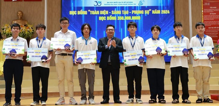 hoc-bong-uit-172551294765832075081 51 học sinh giỏi quốc gia trúng tuyển vào một trường đại học, nhiều em được học bổng 'khủng' - Ảnh 1.
