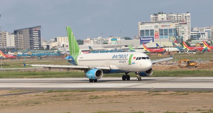 Bamboo Airways bắt đầu có lãi, cần 1.690 tỉ đồng vốn để duy trì hoạt động- Ảnh 1. Bamboo Airways đang qua giai đoạn khó khăn, đặt mục tiêu hết lỗ trong năm 2024 - Ảnh: C.TRUNG