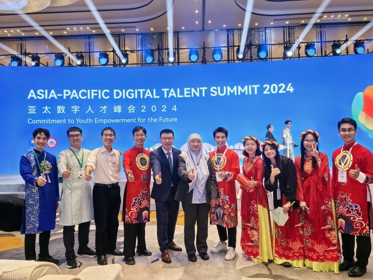 6 sinh viên Việt Nam dự hội nghị thượng đỉnh nhân tài số APAC 2024 - Ảnh 1. 6 sinh viên Việt Nam dự Hội nghị thượng đỉnh nhân tài số APAC 2024 - Ảnh 1.