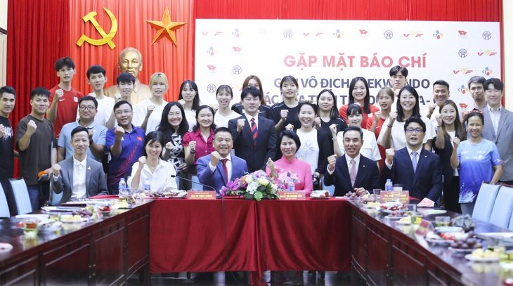 1.000 HLV, VĐV tham gia Giải Taekwondo các lứa tuổi trẻ quốc gia - Ảnh 1. Toàn cảnh buổi họp báo Giải vô địch taekwondo các lứa tuổi trẻ quốc gia - Ảnh: ĐỨC KHUÊ
