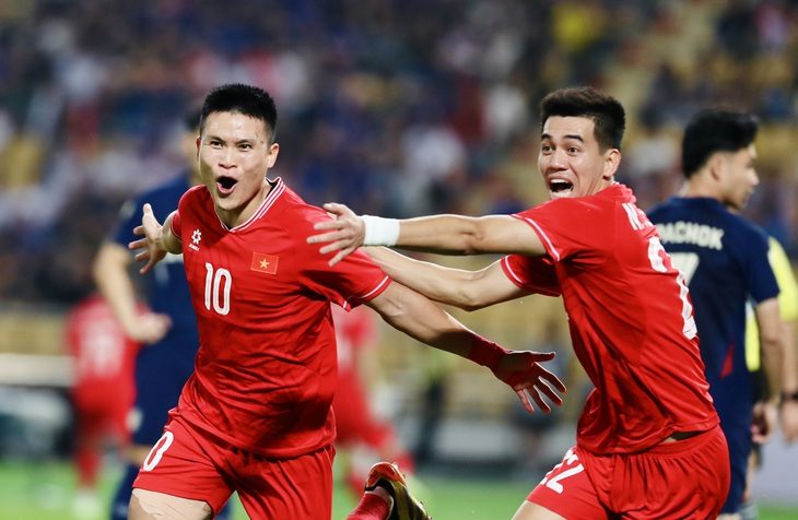 thai-lan-viet-nam-asean-cup-2024-17360939916061431622763 Báo chí khu vực: Việt Nam khiến Thái Lan mất mặt ngay tại Rajamangala - Ảnh 1.