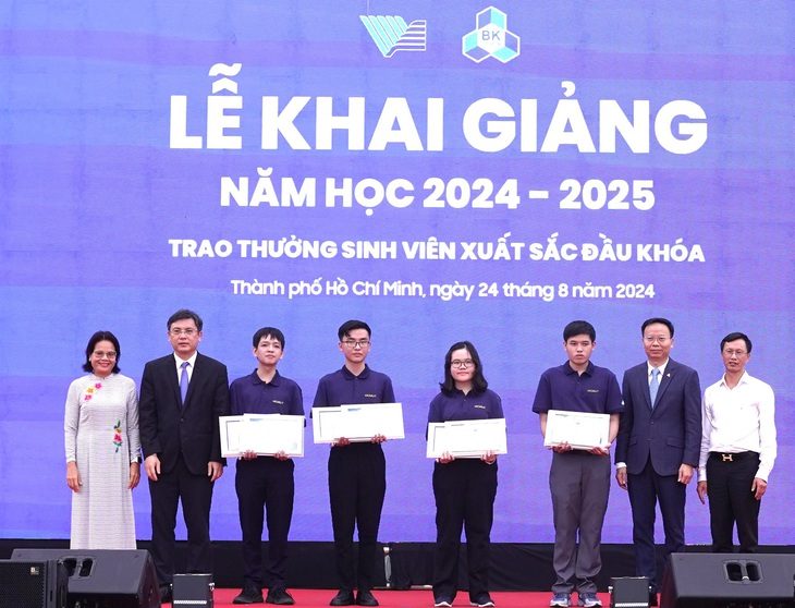 thu-khoa-17244769732231978783923 3 thủ khoa Trường đại học Bách khoa TP.HCM cùng chọn khoa học máy tính - Ảnh 1.