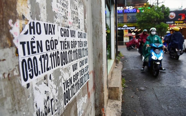 6 tháng khởi tố 23 bị can tín dụng đen, chủ tịch Đồng Nai yêu cầu tiếp tục tăng trấn áp - Ảnh 1. 6 tháng khởi tố 23 bị can tín dụng đen, chủ tịch Đồng Nai yêu cầu tiếp tục tăng trấn áp - Ảnh 2.