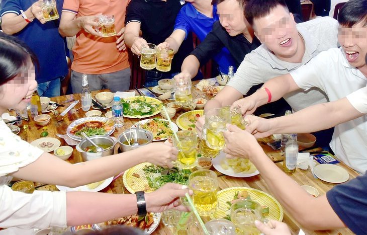 Ăn Tết 'không rượu' và những lợi ích cho sức khỏe - Ảnh 1. Ăn Tết 'không rượu' và những lợi ích cho sức khỏe - Ảnh 1.