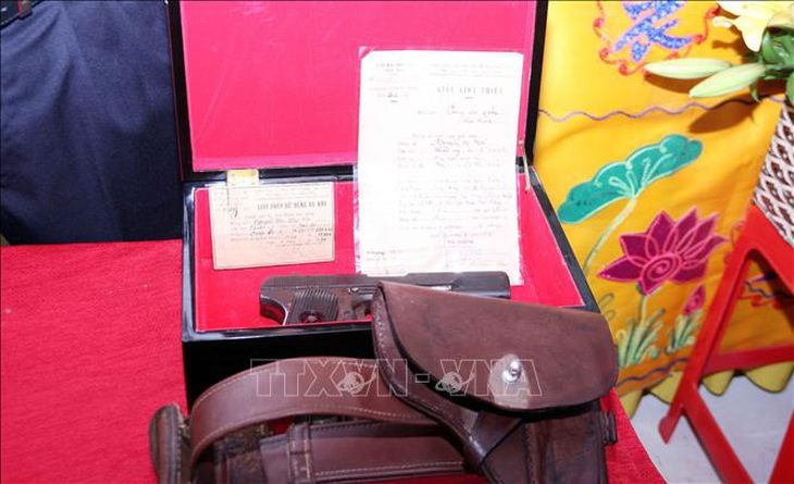 vnapotalbaotangbietdongsaigon-giadinhtiepnhanhienvatlichsucuanubietdonghuyenthoaistand-1729414115860-1729414115961230674183 Bảo tàng Biệt động Sài Gòn - Gia Định tiếp nhận hiện vật lịch sử của nữ biệt động huyền thoại - Ảnh 1.
